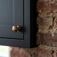 Flüssiggummi Schwarz RAL 9005 — Detail an einem Bauernhaus