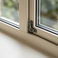 Flüssiggummi Beige RAL 1015 — Detail eines Loft-Fensters