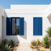 Flüssiggummi Hellblau RAL 5012 — Hausfassade mit Fensterläden