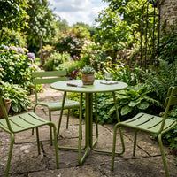 Flüssiggummi Hellgrün RAL 6018 — Metalltisch im Garten