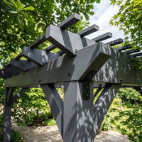 Flüssiggummi Anthrazit RAL 7024 — Detail beschichteter Pergola-Balken
