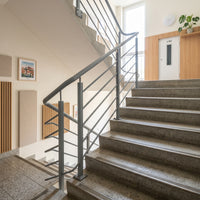 Flüssiggummi Grau RAL 7046 — moderne Treppe
