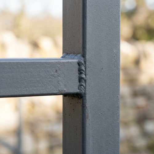 Flüssiggummi Grau RAL 7046 — Detail eines Villa-Geländers