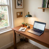Flüssiggummi Gelbbraun RAL 8004 — Homeoffice-Schreibtisch